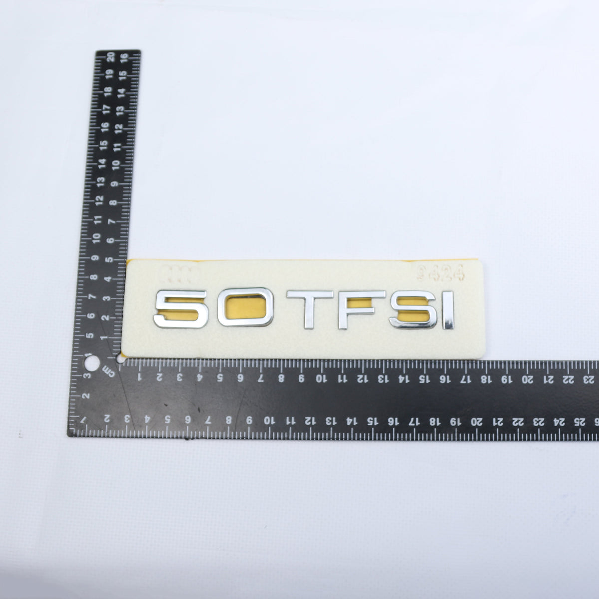 50 TFSI Ölçü: 147x20 mm Krom Bagaj Yazısı Audi Uyumlu
